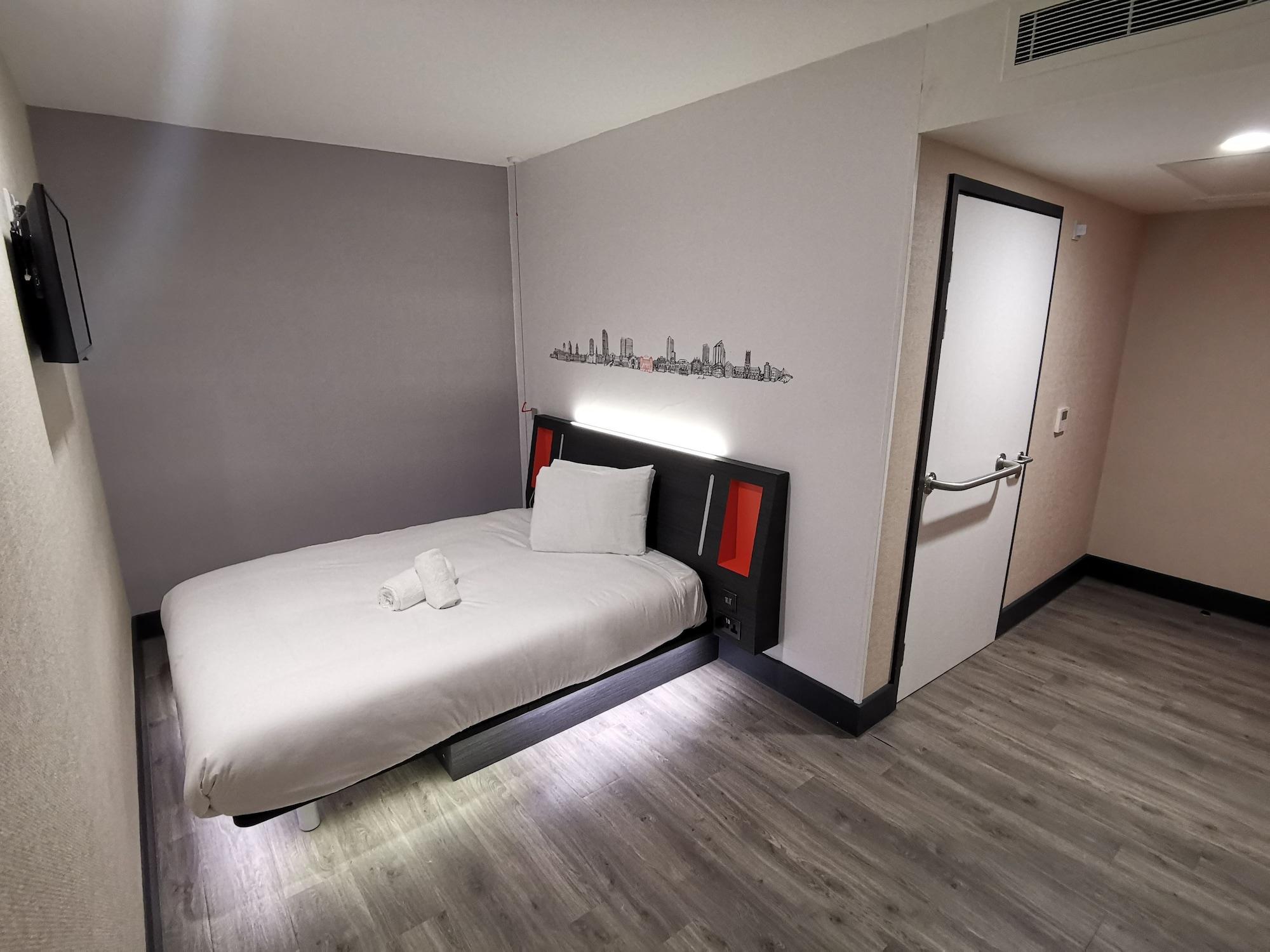 Hotel Easyhotel 3*