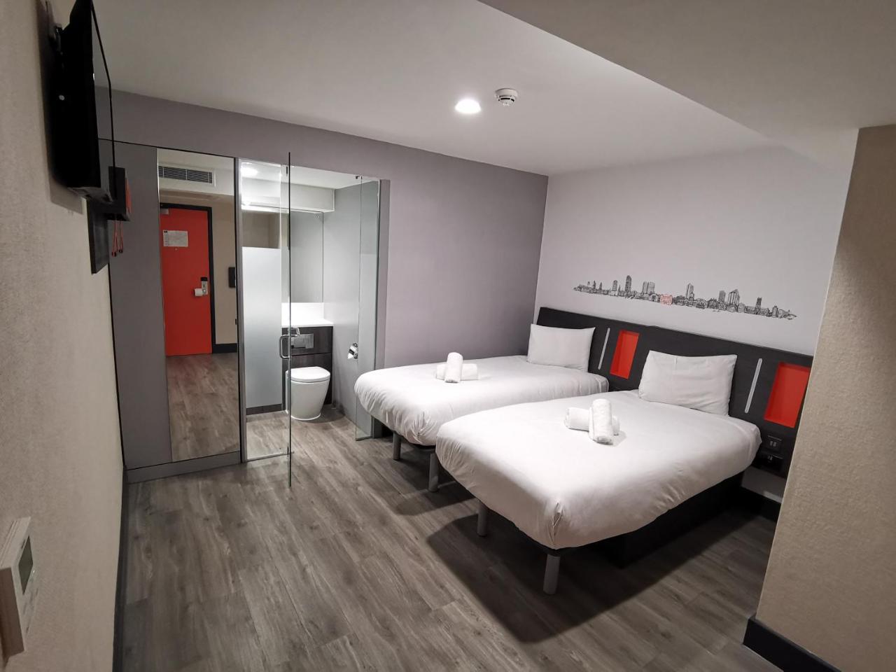 Easyhotel
